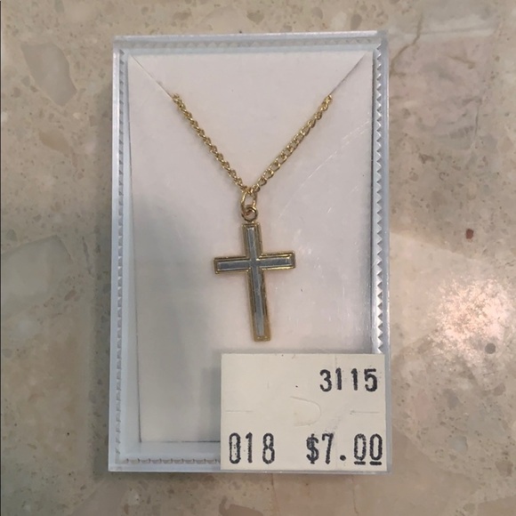 Gold tone cross necklace - Picture 1 of 1